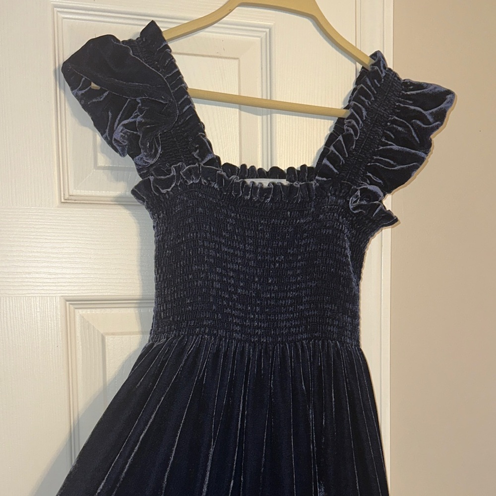 EUC! Hill House Midnight Blue Velvet Dress